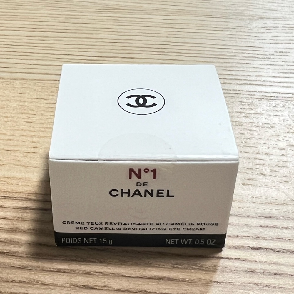 Chanel red camellia revitalizing eye cream